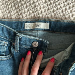 Topshop Moto “Jamie” jeans, W26L32, small hole on left belt seam